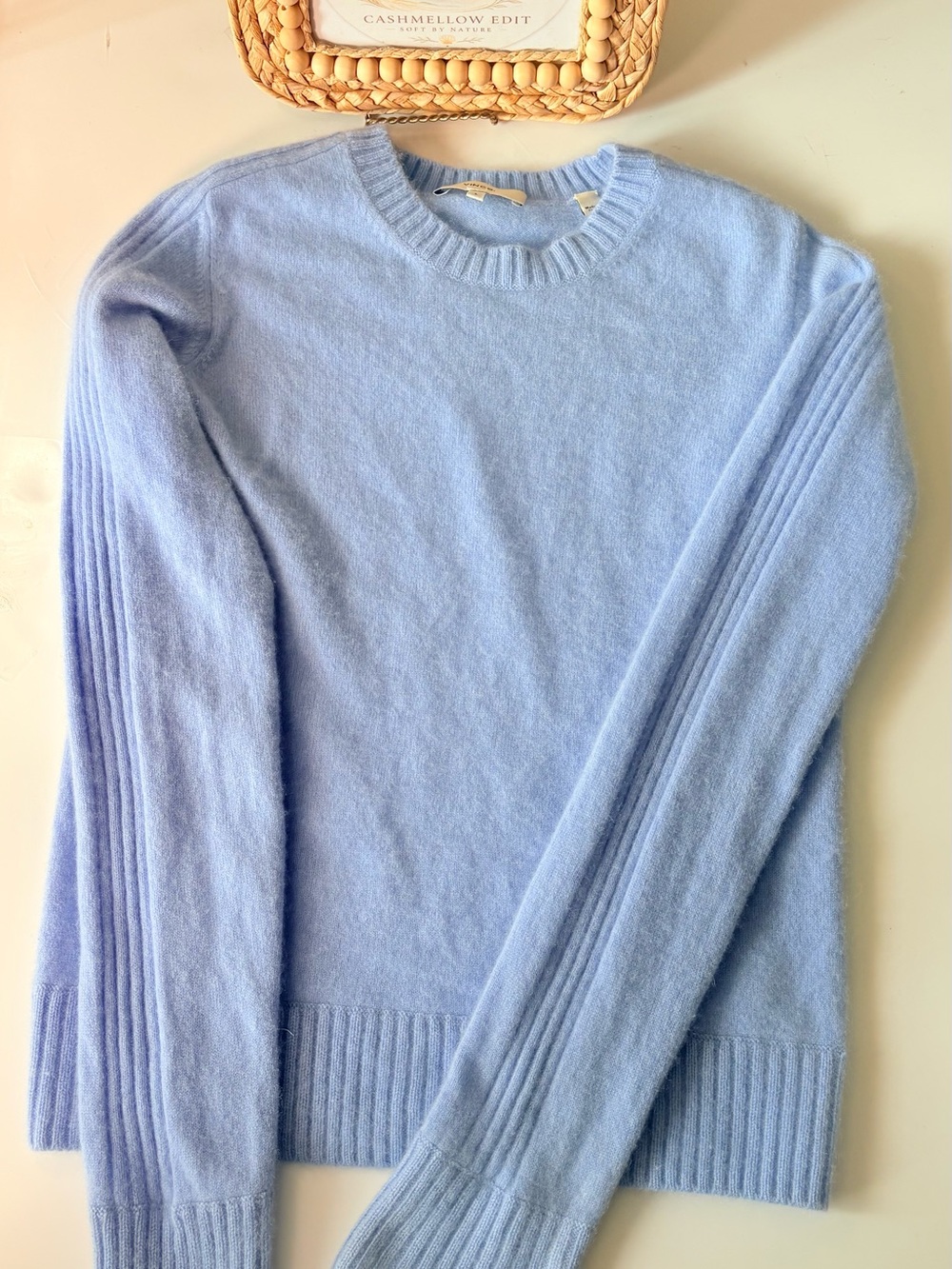 💙 Vince 100% Cashmere Baby Powder Blue Crewneck Sweater Size S (Mended) - Picture 3 of 9